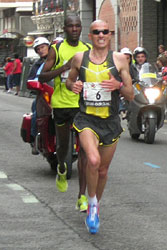 Chema Martínez en route to his Madrid Marathon victory