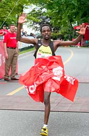 Moses Macharia wins Scotiabank Half Marathon