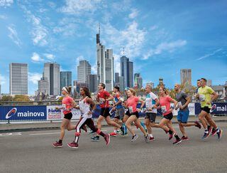 Mainova frankfurt marathon keyvisual des mainova frankfurt marathon ohne claim kv quer blanco 02 scaled