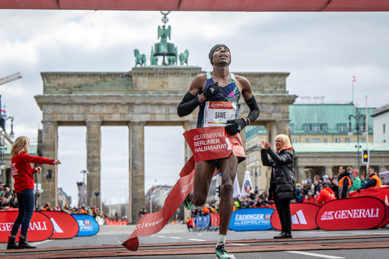 Sabastian sawe beim generali berliner halbmarathon